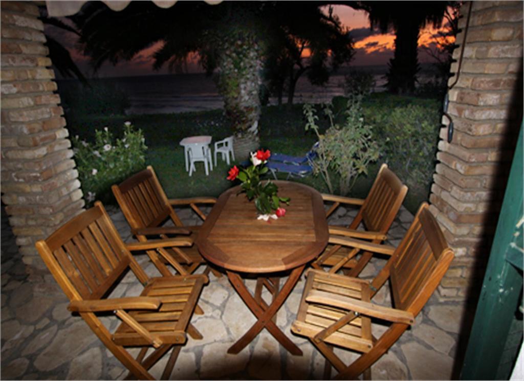 Corfu Glyfada Menigos Beach Apartments Екстер'єр фото