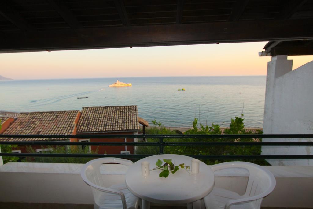 Corfu Glyfada Menigos Beach Apartments Екстер'єр фото