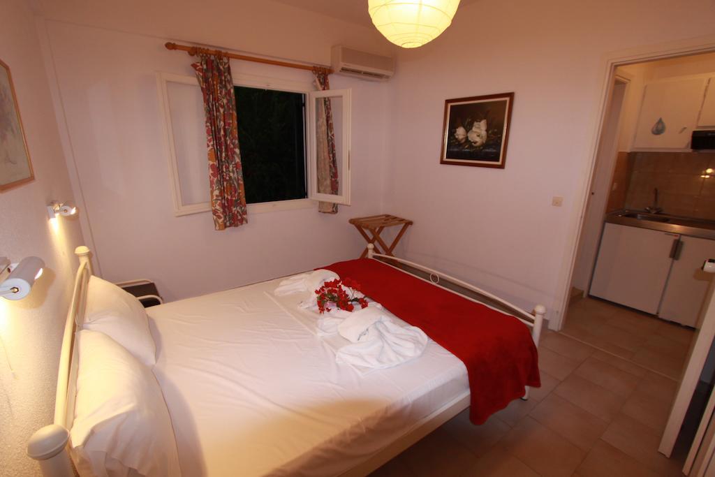Corfu Glyfada Menigos Beach Apartments Екстер'єр фото